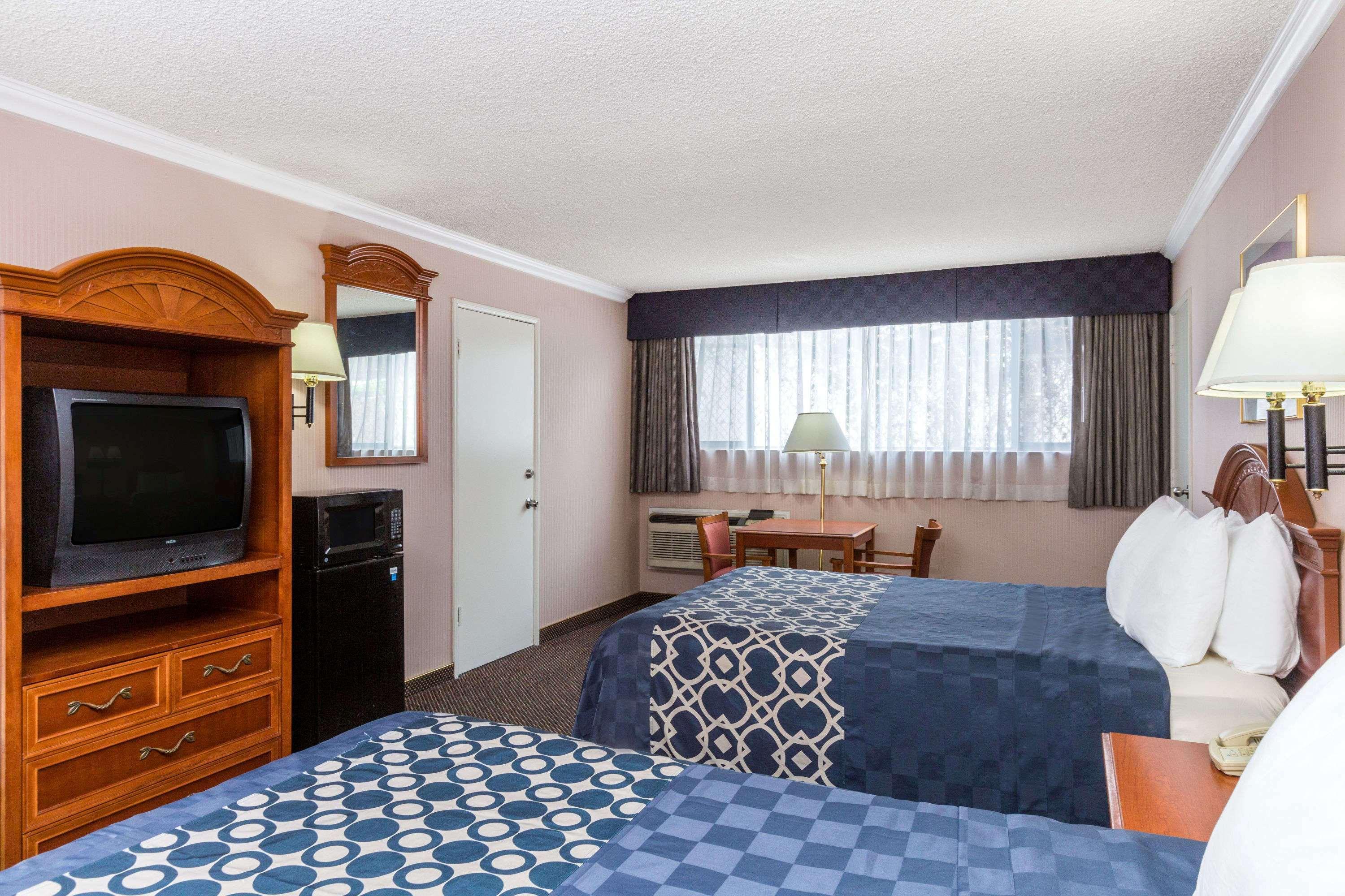 Days By Wyndham Angeles Lax/venicebch/marina Delray 2*