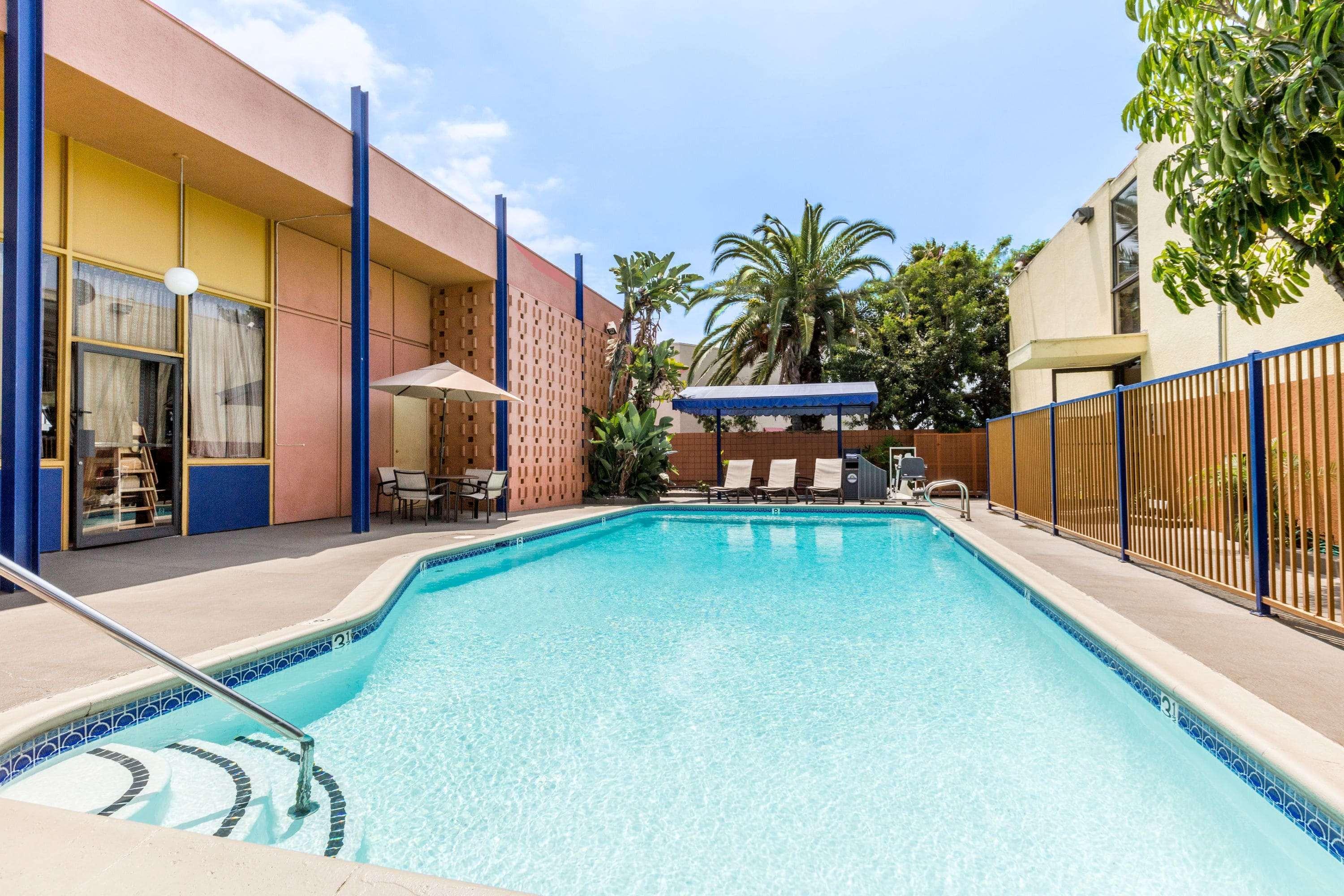 Days By Wyndham Angeles Lax/venicebch/marina Delray 2*