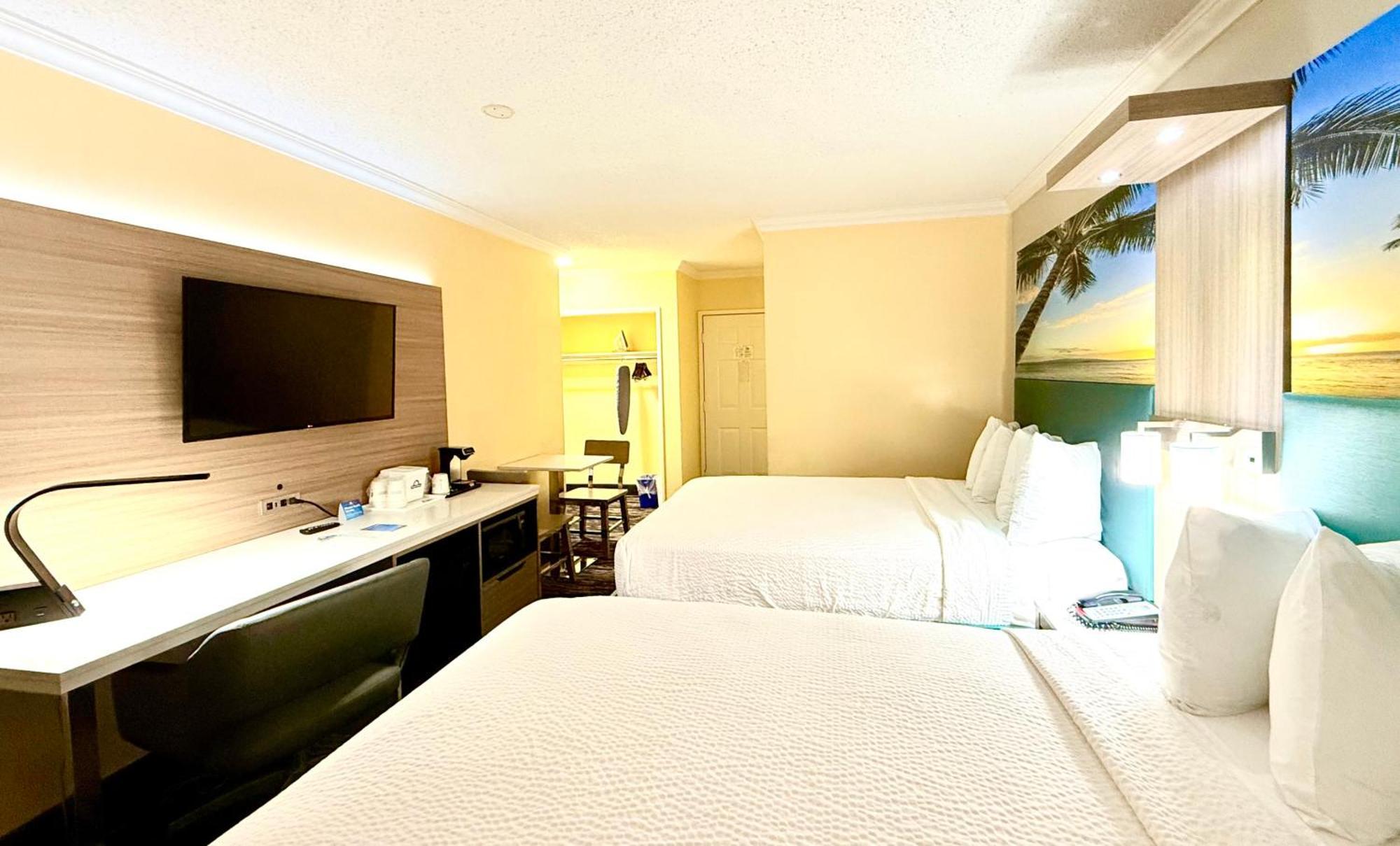 Days By Wyndham Angeles Lax/venicebch/marina Delray Hotel
