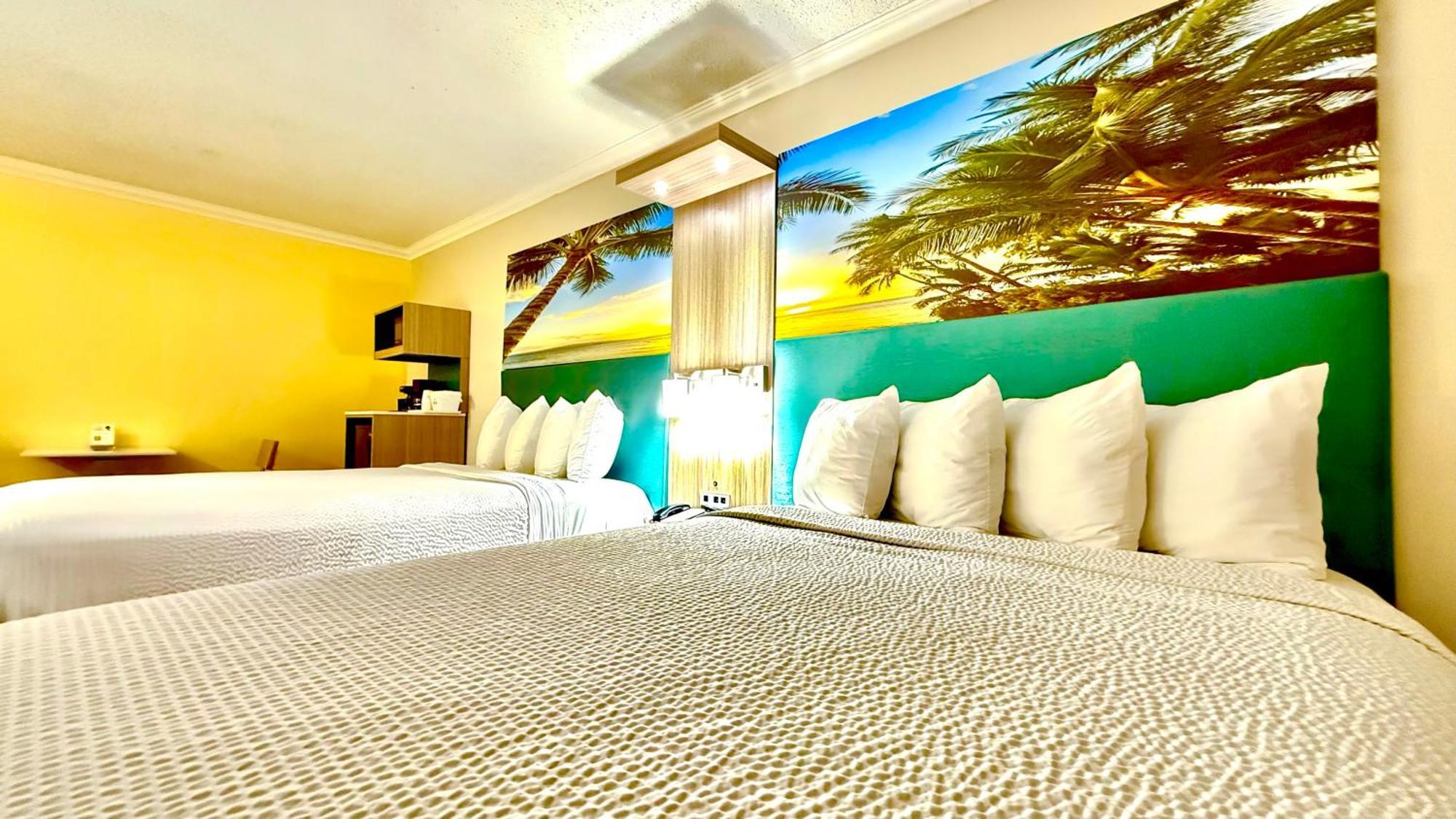 Days By Wyndham Angeles Lax/venicebch/marina Delray Hotel