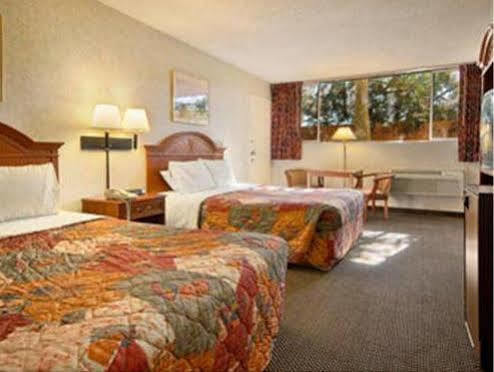 Days By Wyndham Angeles Lax/venicebch/marina Delray Hotel 2*